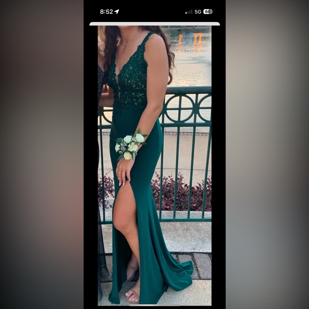 Faviana Green Prom Gown Sweetheart Neckline Sleeveless